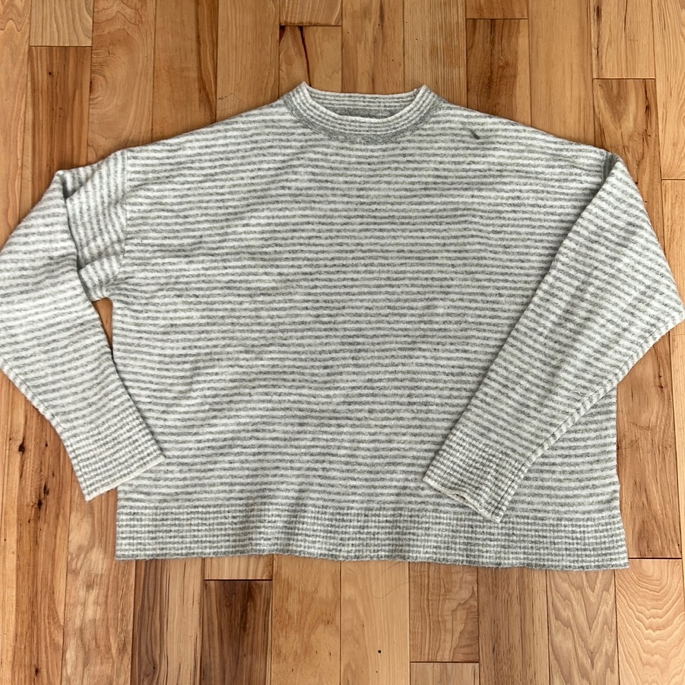 J crew women’s sweater Large